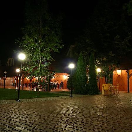 Hotel Tenishouse Marki  Exterior photo