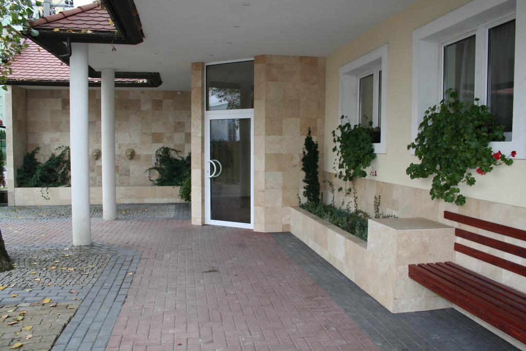 Hotel Tenishouse Marki  Exterior photo
