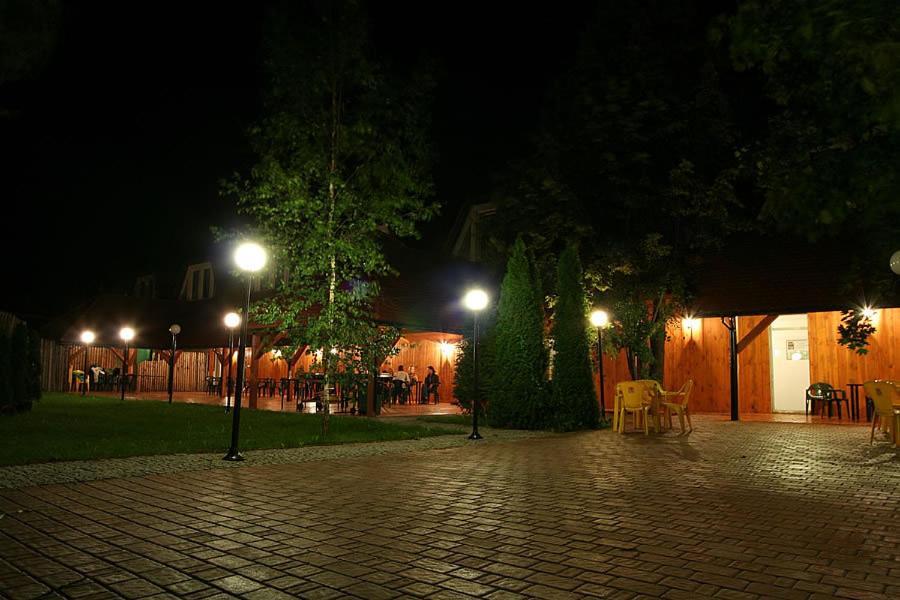 Hotel Tenishouse Marki  Exterior photo